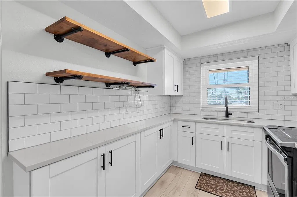 2 bed, 2.0 bath, 827 sqft, $2,450 — Photo 3