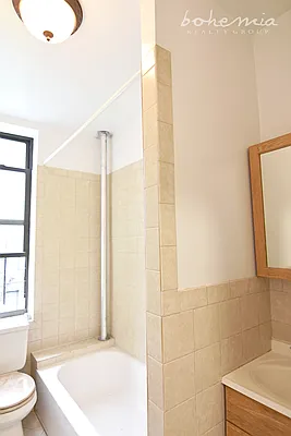 Rented by Bohemia Realty Group | media 6