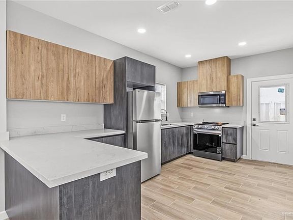 3rd image of 103 Yosemite Dr APT 2