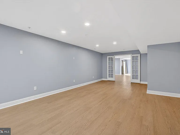 15806 Copper Beech Dr — Photo 36