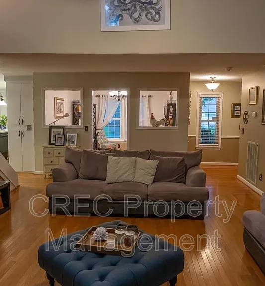 114 Queensbury Cir — Photo 8