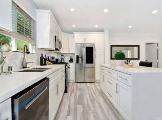 17646 Calvert St, Encino, CA 91316