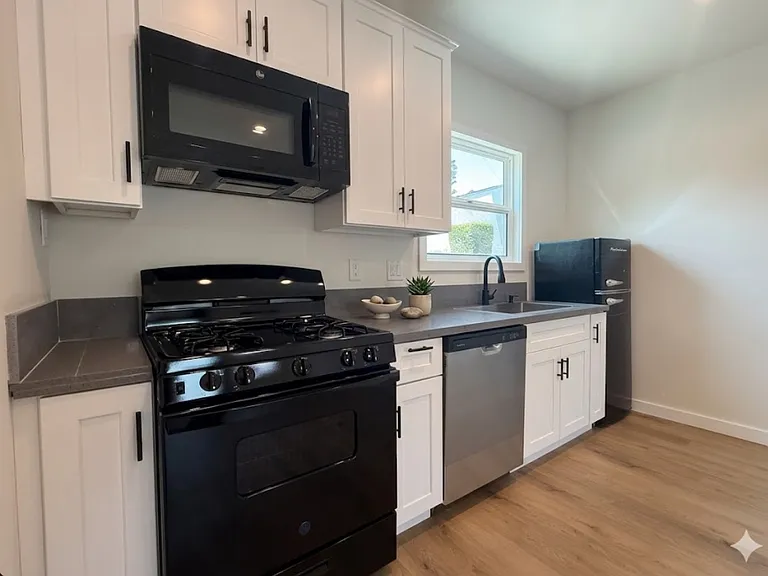 7535 Elmer Ave — Photo 5