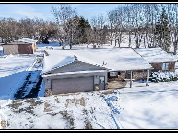 N5558 County Rd W, New London, WI 54961