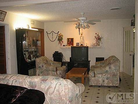 3rd image of 2021 Robinwood Dr