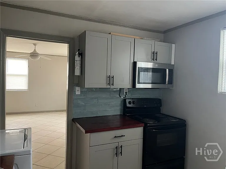 1204 W Victory Dr — Photo 6