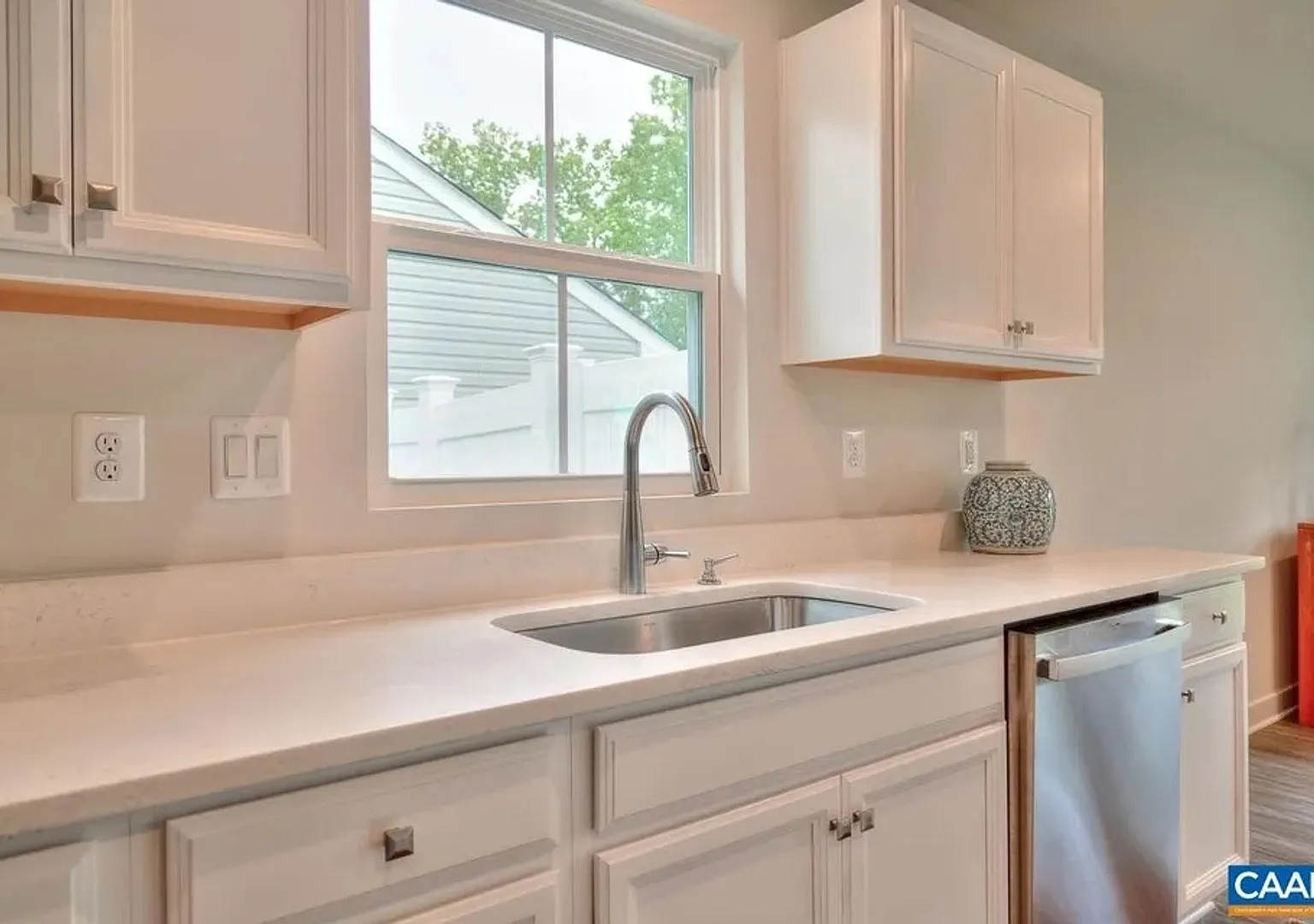 3BR + Office and 2 Bath home in Village Oaks — Photo 4