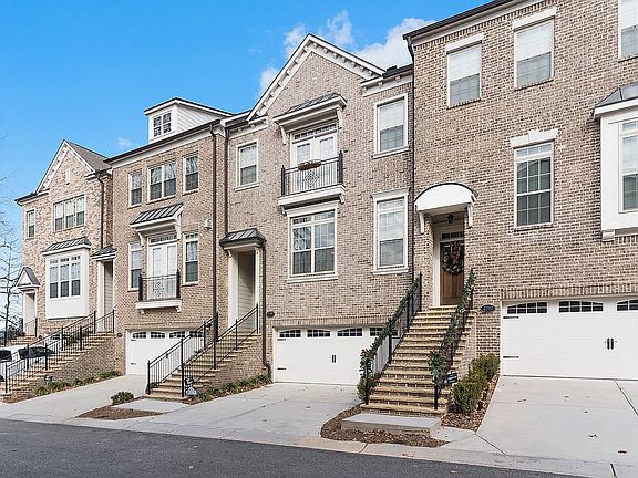 2nd image of 2256 Royal Vineyard Ln SE