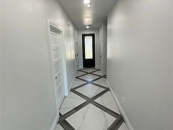 3rd image of 206 Meadowland