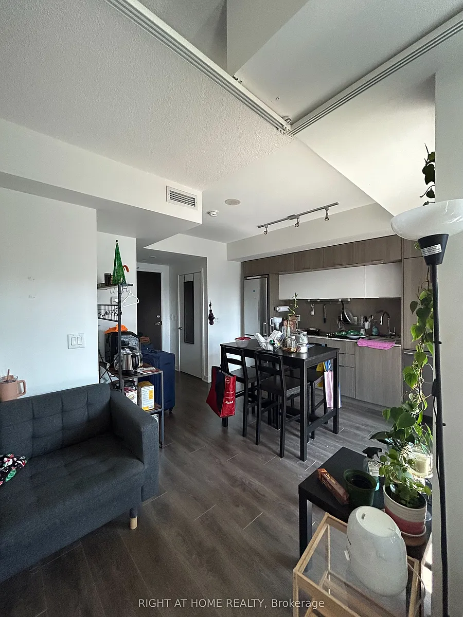 Building Photo - 170 Sumach St #714
