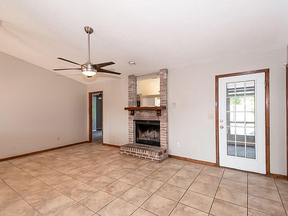 3rd image of 667 Charles Pinckney St