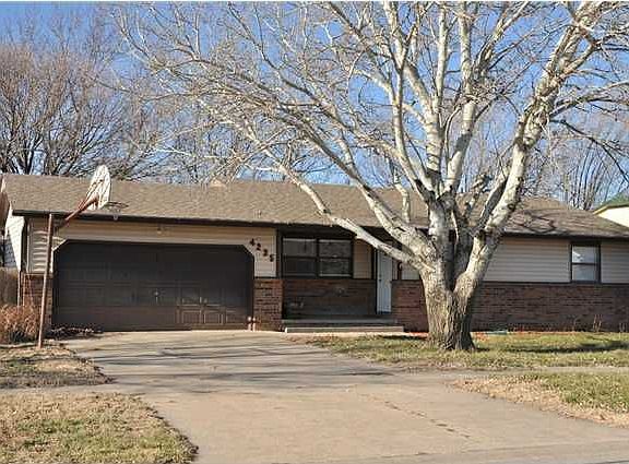 2nd image of 4235 N Saint James Pl
