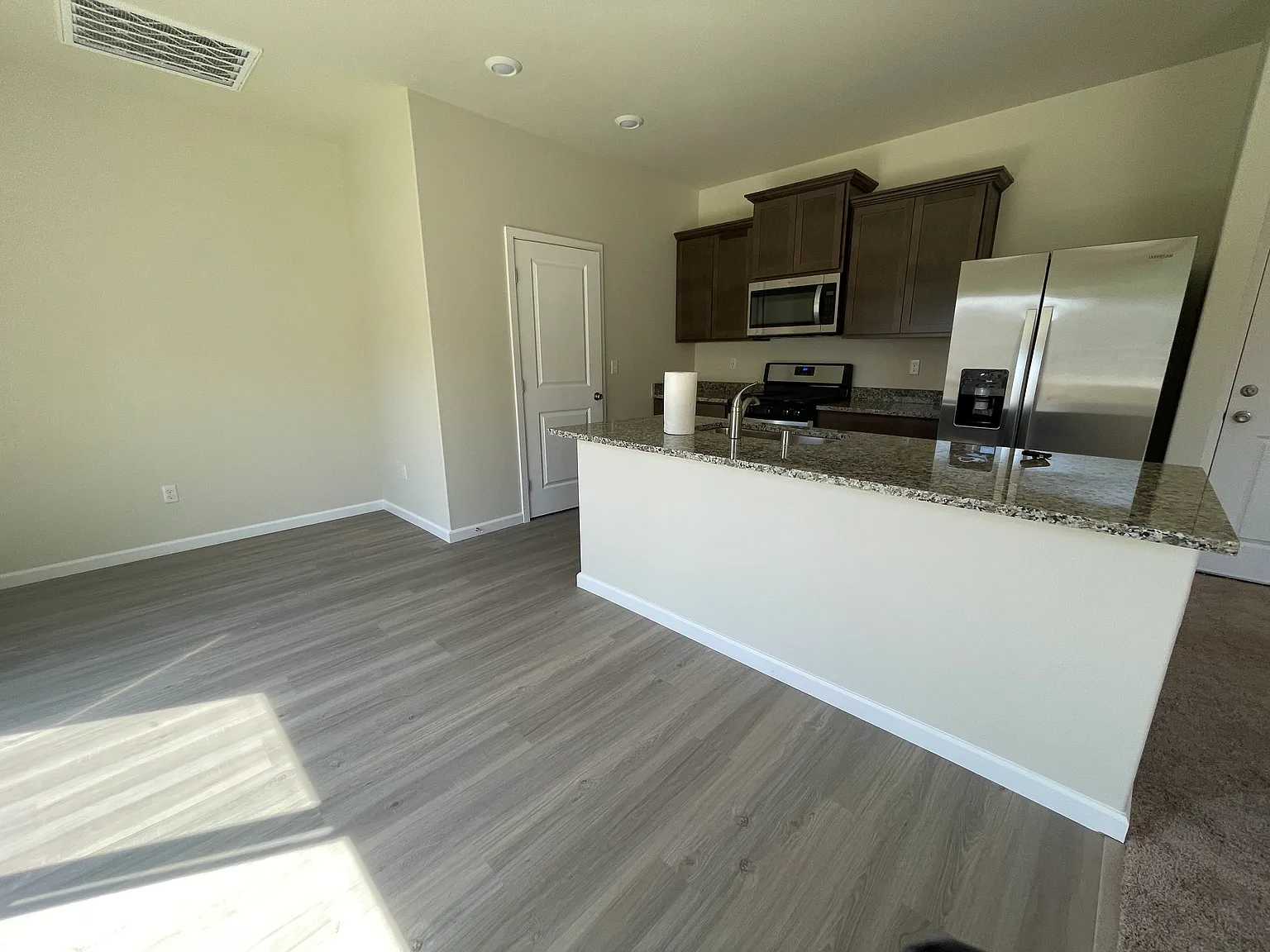 4 bed, 2.5 bath, 1863 sqft, $2,855 — Photo 3