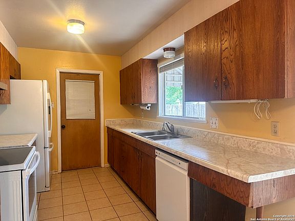 4th image of 4223 PARKWOOD DR