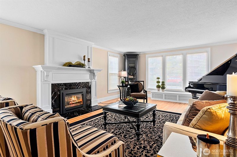4th image of 317 W 10th Street