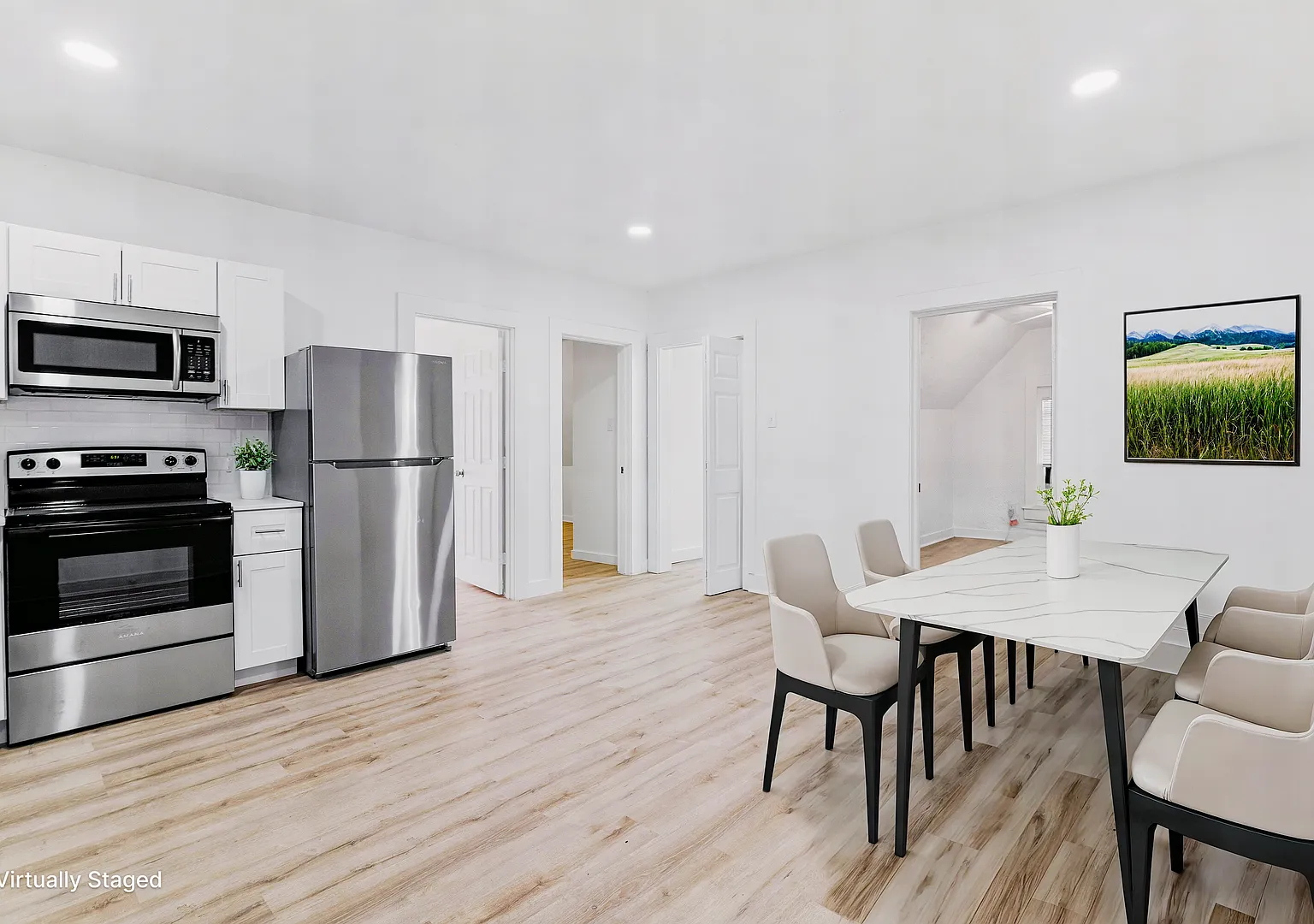 Cozy Renovated 3-Bedroom Duplex Apartment in Sherman — Photo 1