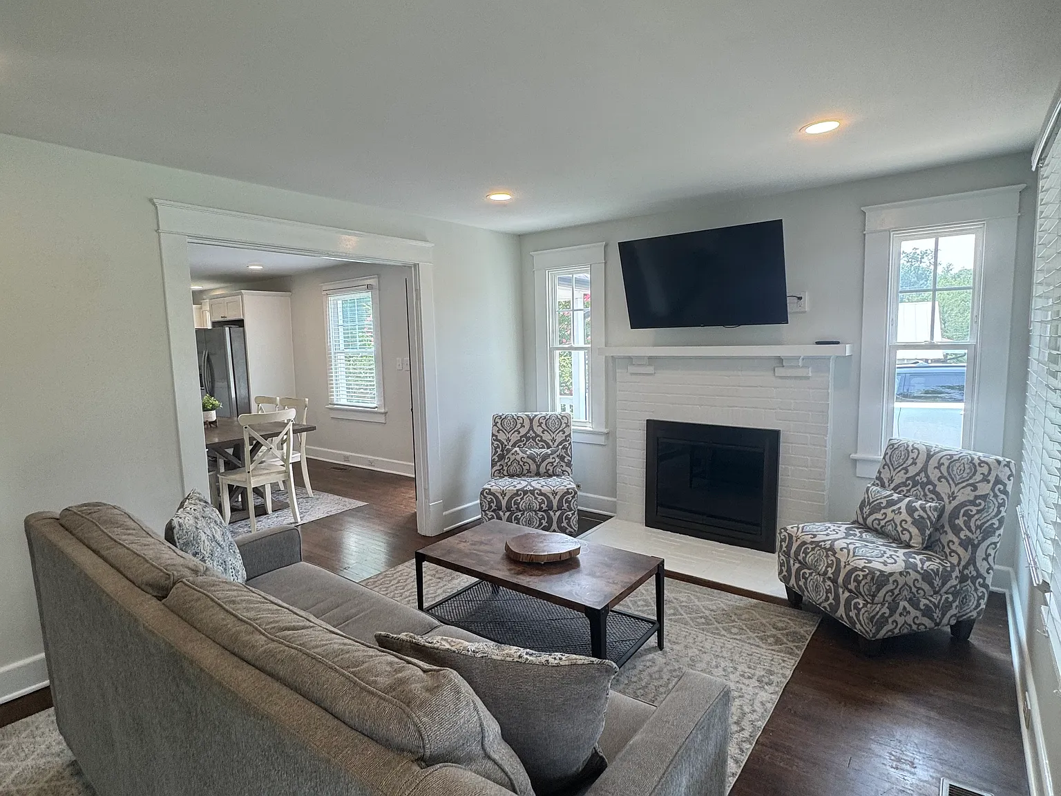 5 bed, 1140 sqft, $2,300 — Photo 3