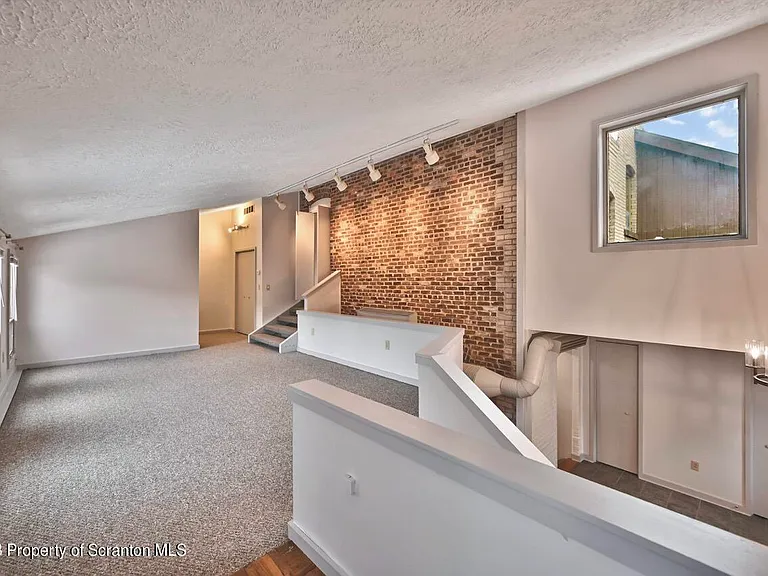 1409 Penn Ave #3 — Photo 37