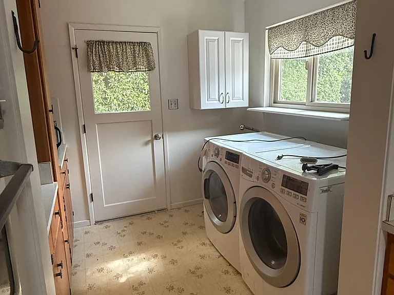 561 Princeton Pl — Photo 14