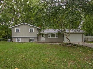 16004 Briarwood Ln, Columbia Station, OH 44028