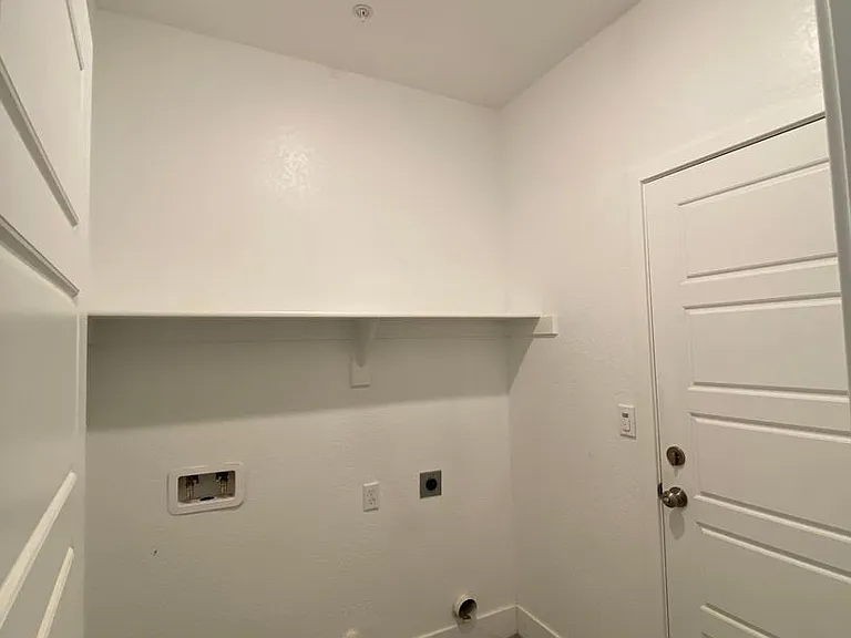 113 E Tyler Ave — Photo 22