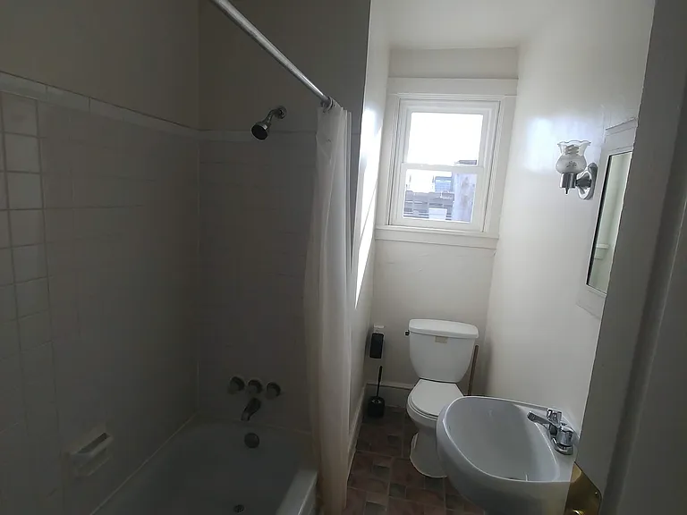 34 E Walnut St #C — Photo 7