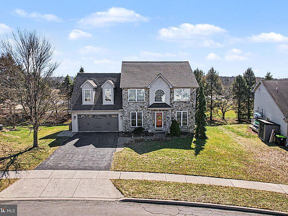 3rd image of 266 Farmhouse Ln