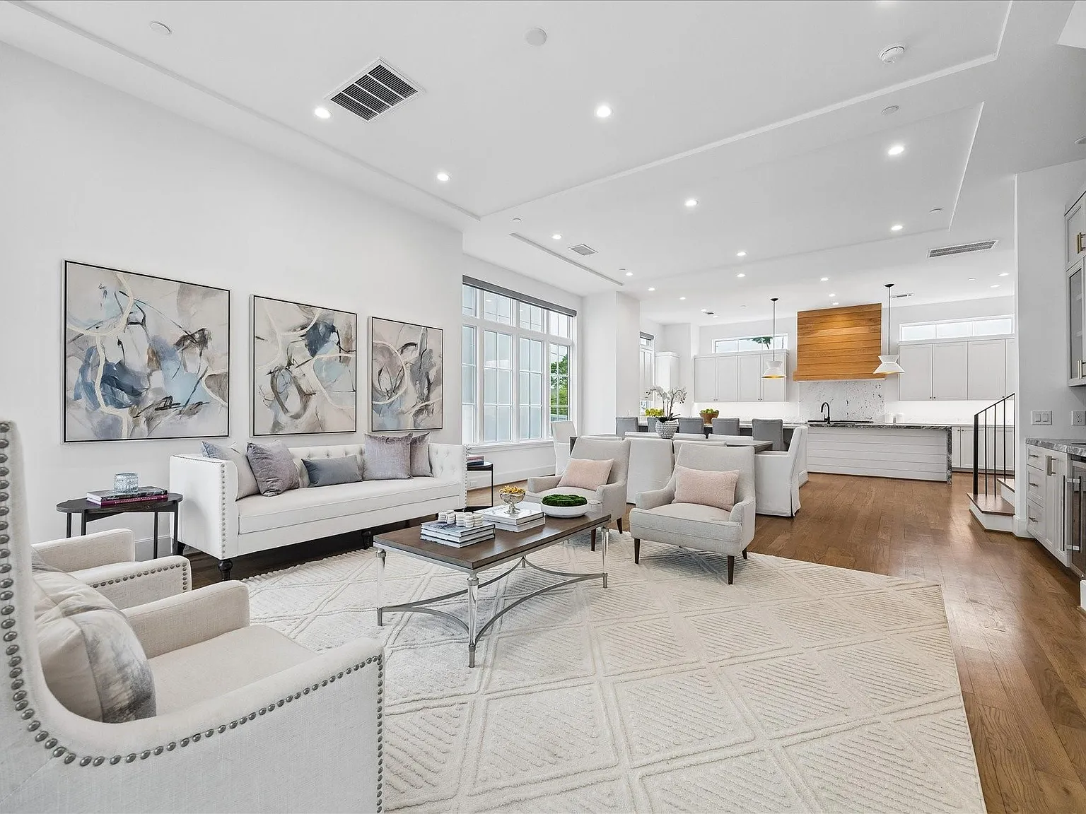 3 bed, 3.5 bath, 3661 sqft, $6,500 — Photo 1