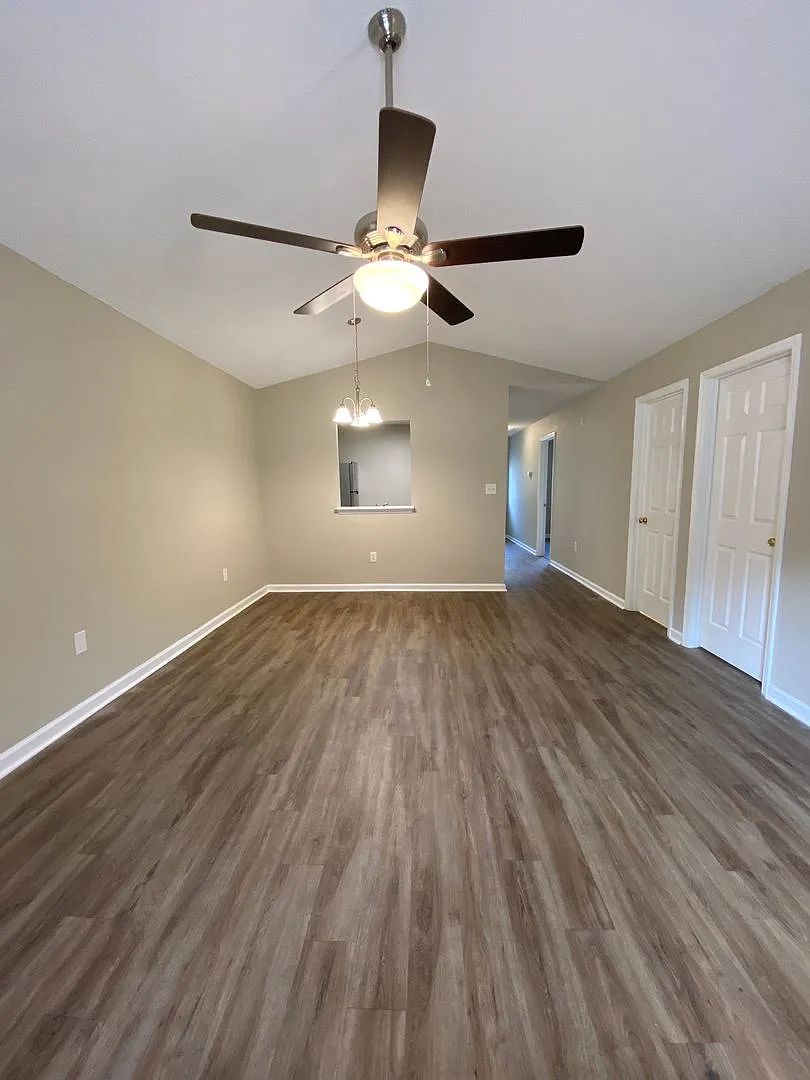 101/105 Cameron Court — Photo 1