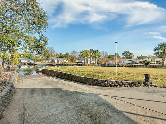 5th image of 113 Sparrow St