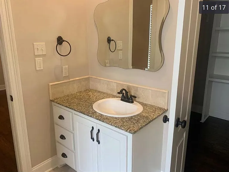 208 Parker Ln — Photo 11