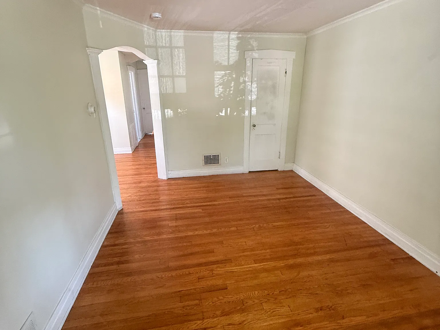 1 bed, 800 sqft, $1,100 — Photo 2