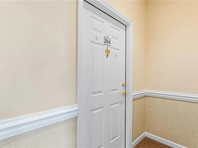 6941 Hanesbrook Cir #204 — Photo 4
