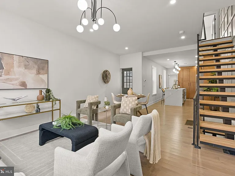 2308 Christian St — Photo 3