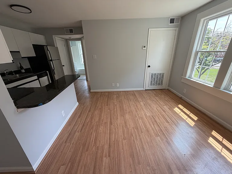 304 Duncan Ave — Photo 3