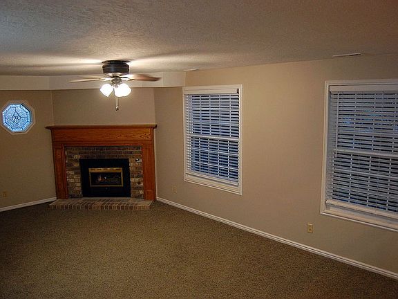 4th image of 229 E White River Dr