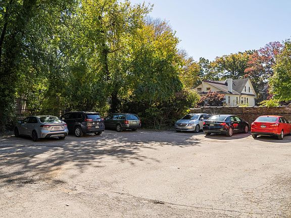 3rd image of 630 W Sedgwick St #12