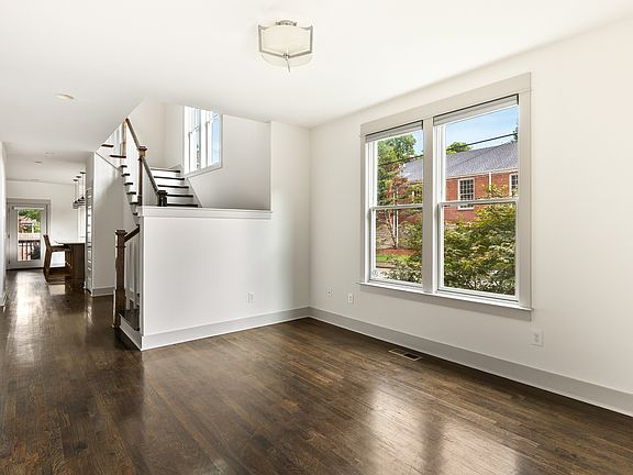 4th image of 321 S 11th St