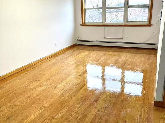 5th image of 15810 65th Ave Floor 3