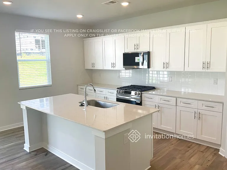 810 Olde England Dr — Photo 4