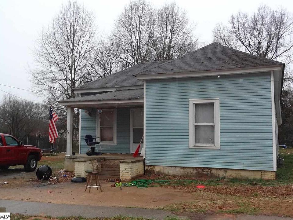 2nd image of 105 Cora St