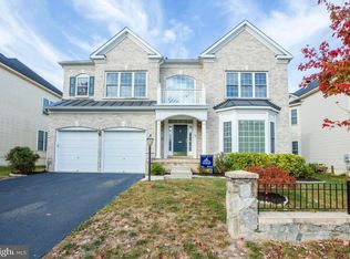 25594 S Village Dr, Chantilly, VA 20152