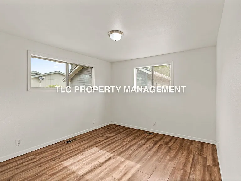 4669-4671 Barger Dr — Photo 18