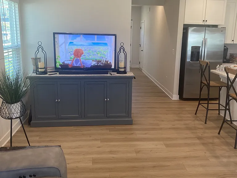 211 Pryor Dr — Photo 8
