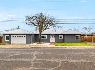 140 N 8th St, Central Pt, OR 97502