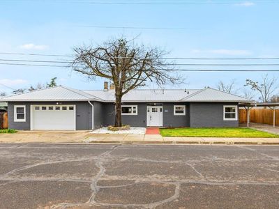 140 N 8th St, Central Pt, OR, 97502