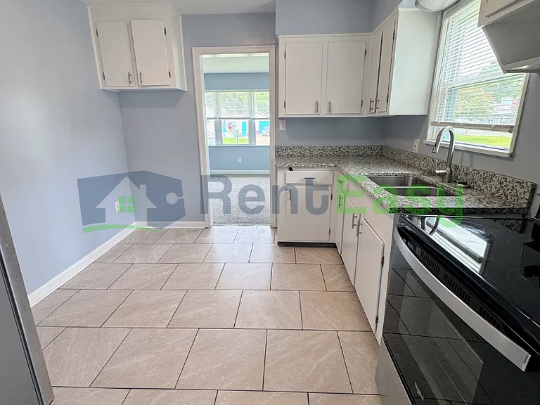 2625 Eastwood Ave — Photo 6
