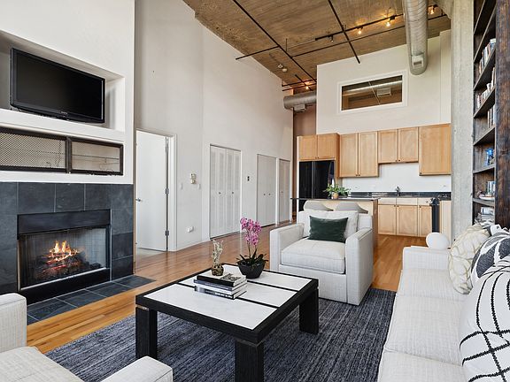3rd image of 758 N Larrabee St APT 407