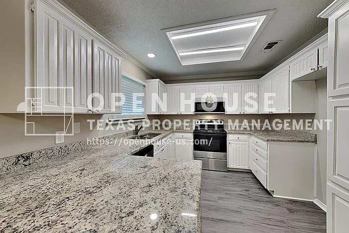 6880 Hickory Hollow Ln — Photo 5