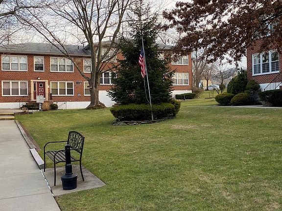 2nd image of 485 Armstrong Ave APT H1